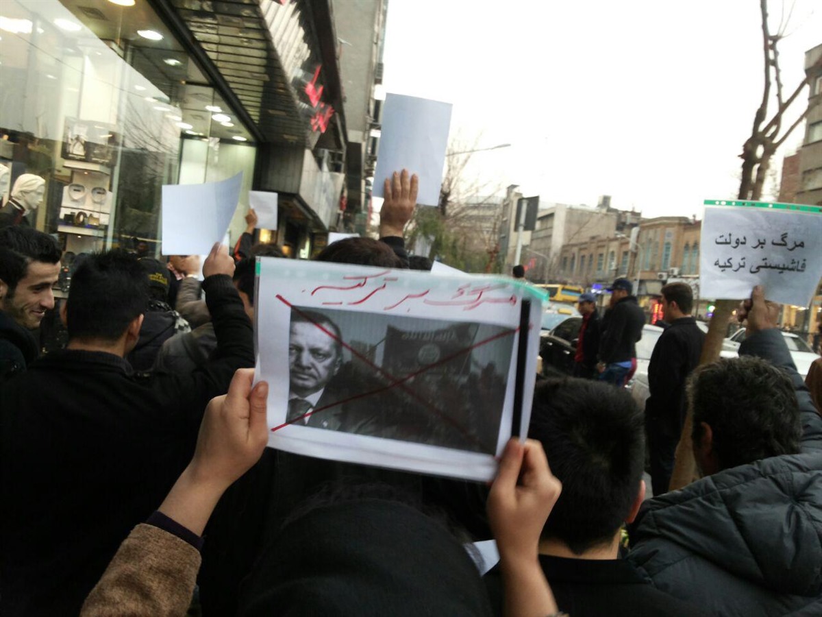 ۲ ویدئو از تظاهرات امروز تهران در حمایت از کردها ، محکومیت دولت ترکیه و بازداشت چند نفر